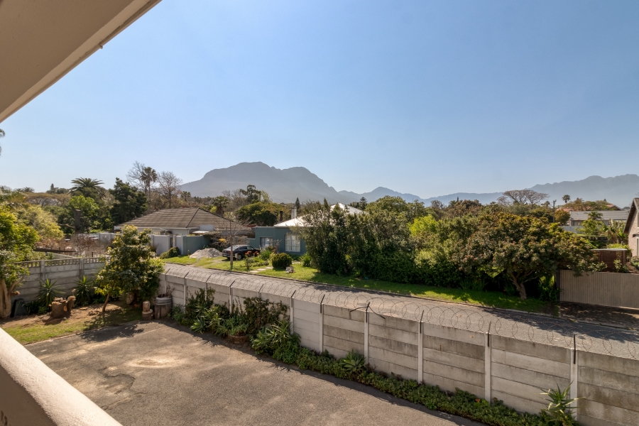 To Let 2 Bedroom Property for Rent in Lionviham Western Cape
